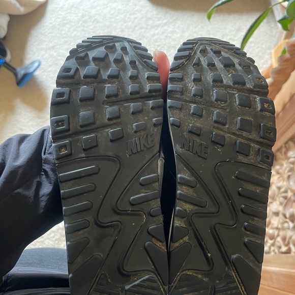 Nike Air Max Black and White Sneakers 7.5 - Picture 9 of 9
